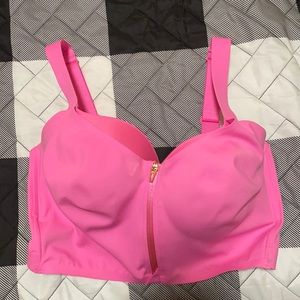 Victoria’s Secret knock out front close sports bra